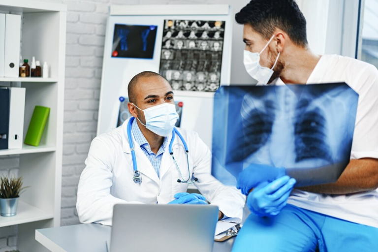 Pulmonologist specialist doctor in Dwarka